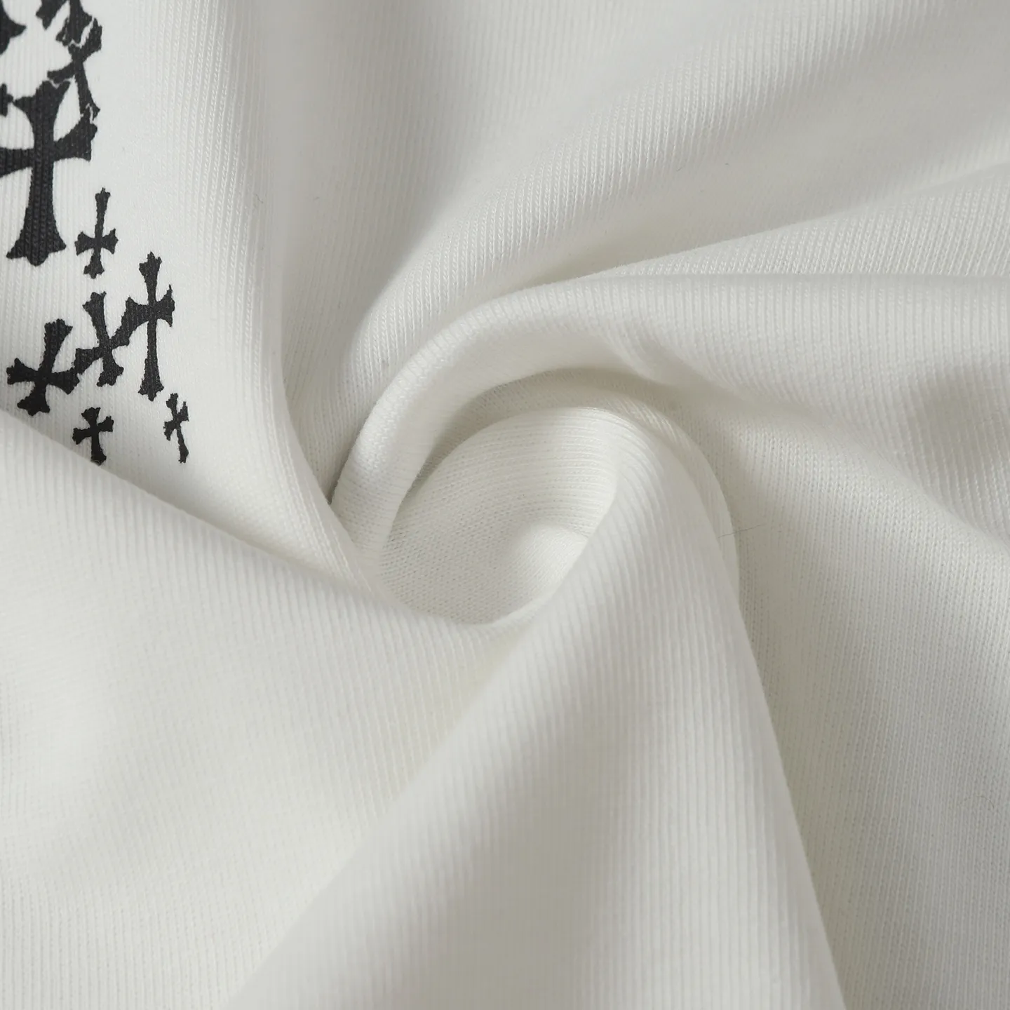 🅿️170 Chrome Hearts/Chrome Hearts 25ss cross printed short-sleeved T-shirt. Fabric 280g double yarn, 1*1 double yarn thread, soft and comfortable to the touch, no deformation, os dropped shoulders and loose version, same style for men and women. The loose version covers the flesh and looks slim but not attractive. Color: black/white Size: XS-L